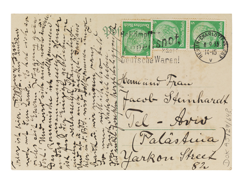 Postkarte mit Adresse und Absender, frankiert mit deutschen Briefmarken