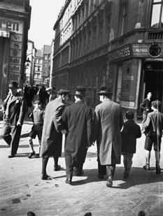 Blick in die Schendelgasse, Foto von Herbert Sonnenfeld, Berlin, ca. 1935-1938 