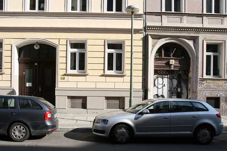 Fassade mit Eingangstür