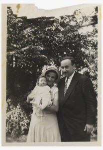 Photo of Gisela and Phillip Kozower with their baby in 1932