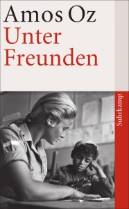 Book cover "Unter Freunden" with a photograph of a teacher and her pupil
