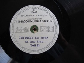 The label of a sound-on-disc recording, with numbered boxes to be checked