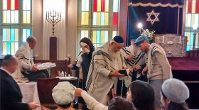 Coloured photograph of the circumsion ceremony in the synagogue