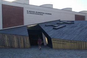 Janik Petersdorff in front of the W.M. Blumenthal Academy of the Jewish Museum Berlin