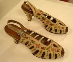High-heeled leather shoes, decorated with embroidered floral appliqué