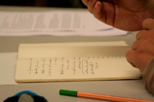 Heft mit handschriftlichen Aufzeichnungen und Händen