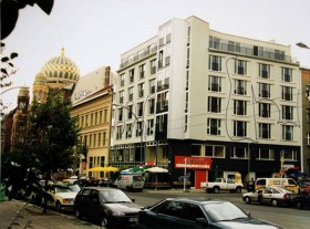 Außenansicht des Gebäudes mit den Räumen des Jüdischen Kulturvereins in der Oranienburger Straße