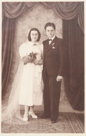 Schwarz-Weiß Fotografie eines Hochzeitspaares