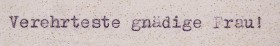 Maschinenschriftliche Anrede "Verehrteste gnädige Frau!"