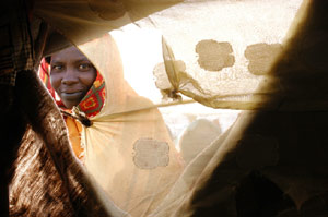 Refugee woman in Iridimi camp, Eastern Chad, 2004 - © Hélène Caux