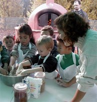 School vacation program in the Museum garden: baking mazzah