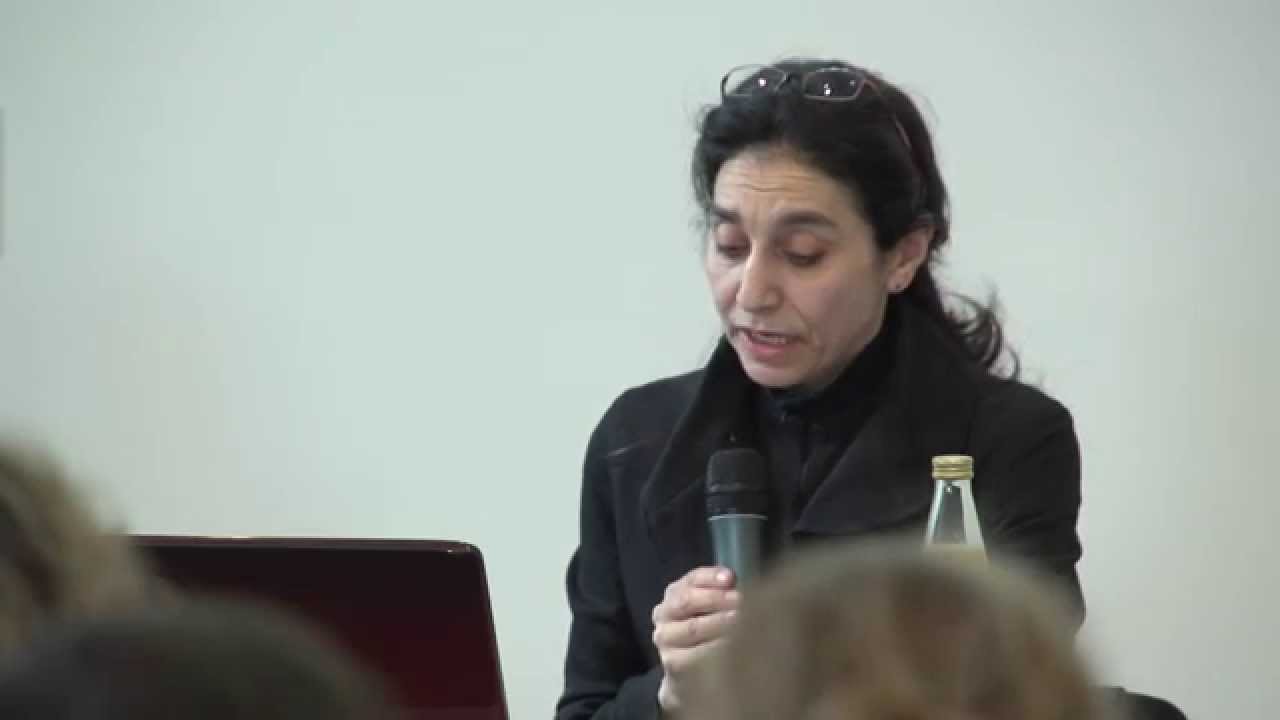 Geneviève Vidal hält einen Vortrag