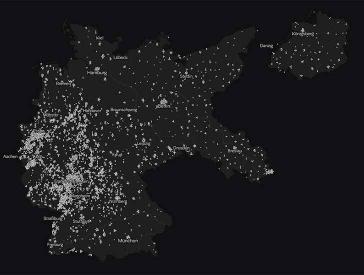 Screenshot: auf schwarzem Hintergrund sind zahlreiche helle Markierungen zu sehen. Sie lassen die Umrisse Deutschlands in den Grenzen von 1937 erahnen