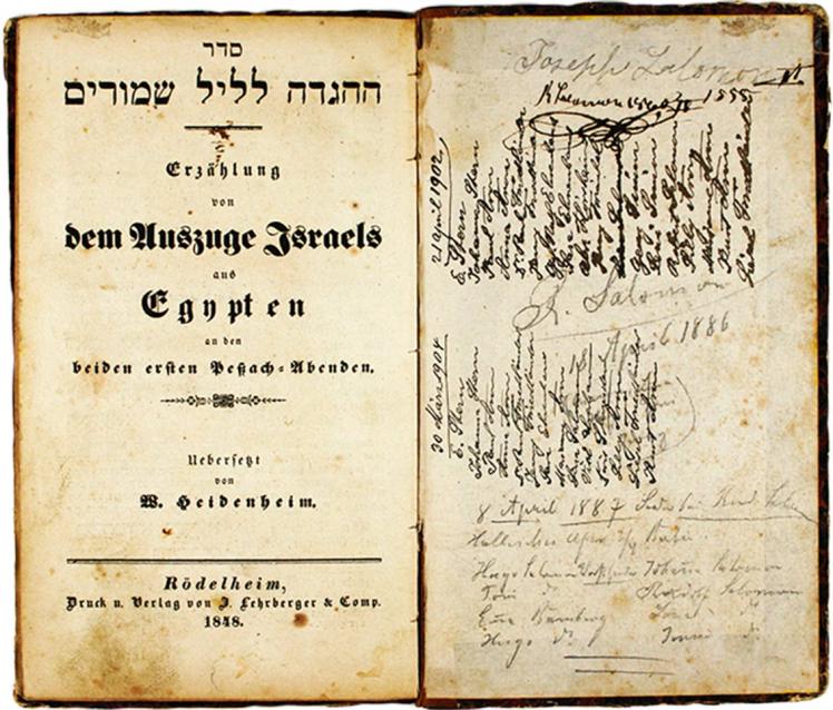 Titelblatt der Haggada in Hebräisch und Deutsch sowie handschriftliche Eintragungen auf der Klappe