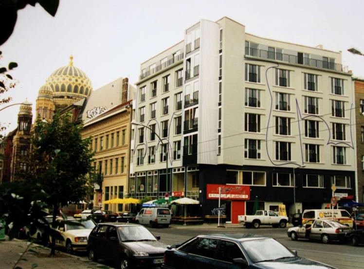 Außenansicht des Gebäudes mit den Räumen des Jüdischen Kulturvereins in der Oranienburger Straße.