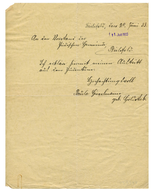 Kurze, in Sütterlinschrift verfasste Mitteilung auf einem Blatt Papier.