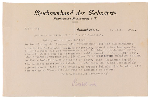 Eng mit Schreibmaschine beschriebenes Blatt Papier mit Briefkopf des Reichsverbands der Zahnärzte