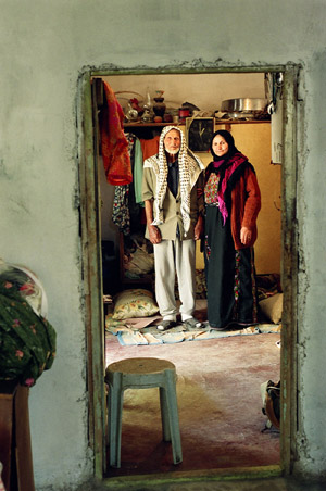 Miki Kratsman: Old couple in Dahaisha refugee camp, Bethlehem