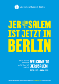 Plakat mit der Aufschrift »Jerusalem ist jetzt in Berlin«, wobei das u durch eine Menora ersetzt ist