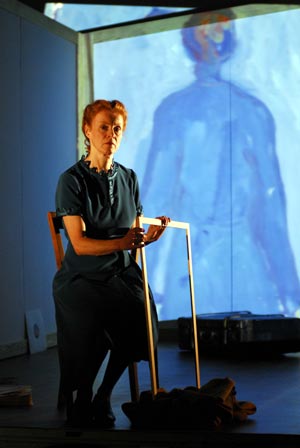 The actress Joanne Gläsel during rehearsal