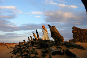 Niedergebranntes Dorf Hangala, Nord Darfur - © Lynsey Addario, 2004