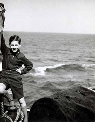 W. Michael Blumenthal, heute Direktor des Jüdischen Museums Berlin, als 13jähriger auf dem Schiff nach Schanghai, 1939