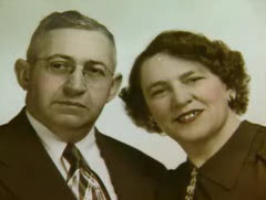 Hugo und Paula Freund in New York (Standbild aus dem Film »Paulas Nürnberger Lebkuchen - Made in the USA«)