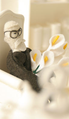 Freud mit Blumenstrauß (Detail einer Szene von der Geburtstagstorte)