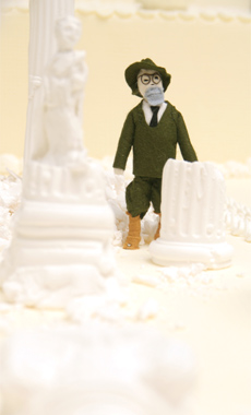 Scene on the Freud Birthday Cake: Freud between ancient columns.