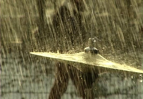 Becken vom Schlagzeug im Regen