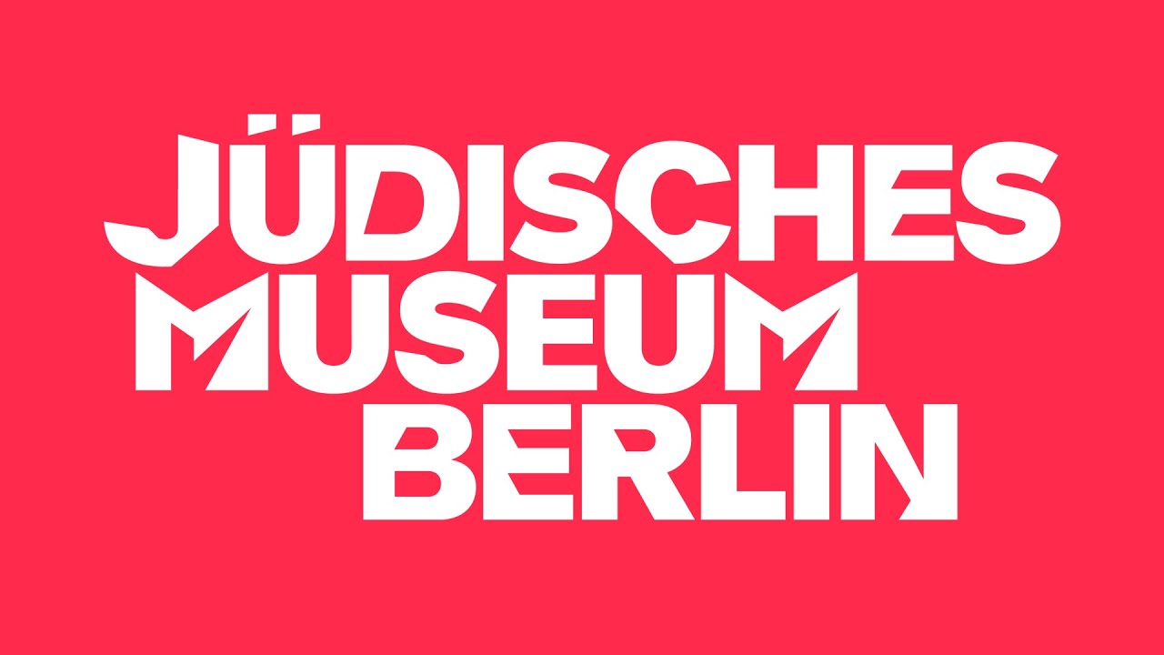 Der Schriftzug Jüdisches Museum Berlin auf rotem Grund.