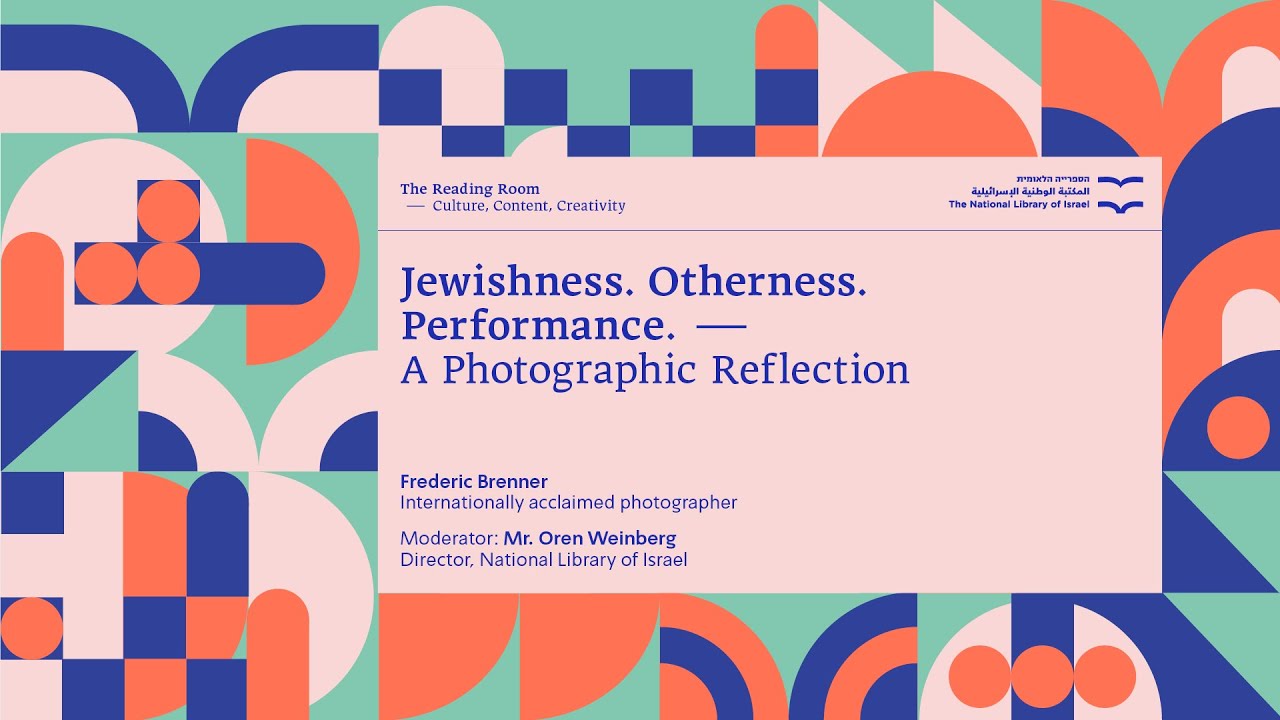 Eine farbig gemusterte Präsentationsfolie mit dem Text: Jewishness. Otherness. Performance. A Photographic Reflection
