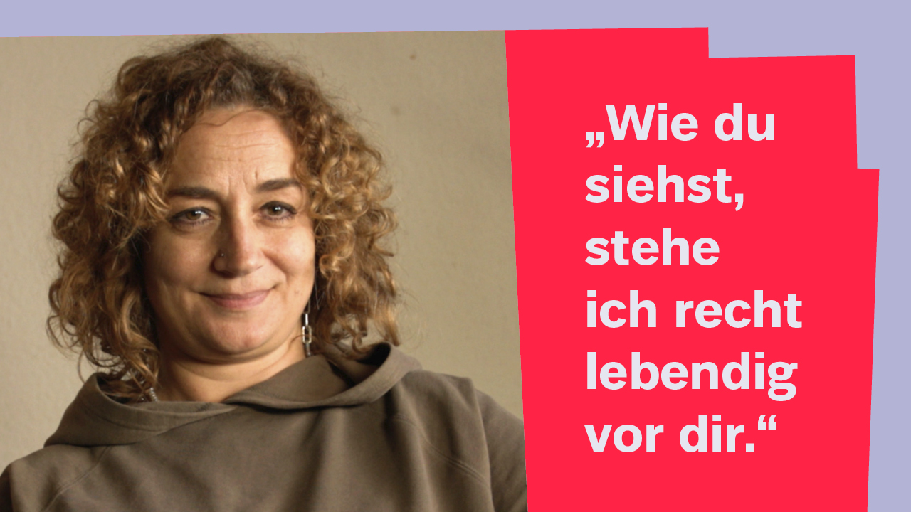 Porträt von Andrea Tatjana Wigger mit Zitat: Wie du siehst, stehe ich recht lebendig vor dir.