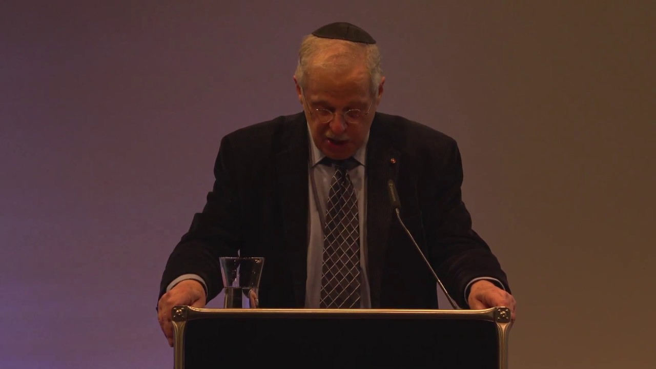 David Novak stands at the lectern