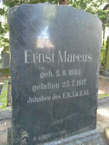 Color photo: black gravestone with inscription