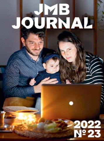 Cover des JMB Journal 23: Vater, Mutter, Baby sitzen vorm Laptop.