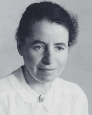 Black and white photograph of a woman.