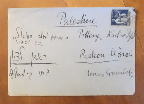 Briefumschlag adressiert an an die Kad-Ve-Sefel-Toepferei im Mandatsgebiet Palästina.