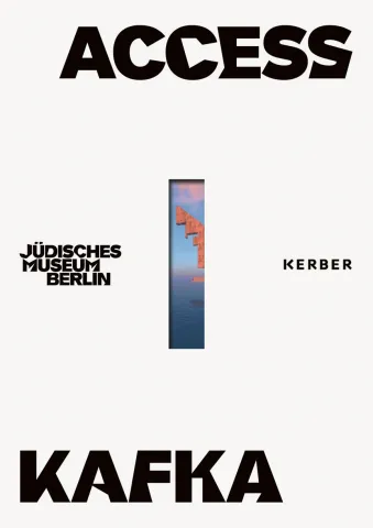 Buchcover mit der Aufschrift Access Kafka und einem schmalen hochkant Bildausschnitt, der eine schwebende Mauer vor blauem Himmel und über blauem Meer zeigt.