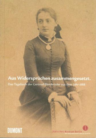 Buchcover: historische Schwarz-Weiß-Porträtfoto einer jungen Frau in hochgeschlossenem Kleid.