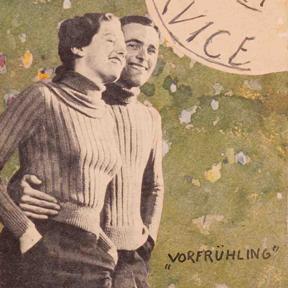 Collage, ein Paar aus Mann und Frau steht nebeneinander und schaut in die Ferne, auf grünem Grund.