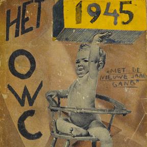Titelblatt des Magazins Het Onderwater Cabaret, die Collage zeigt ein Baby, winkend von einem Stuhl, der Hintergrund ist Gelb und zeigt die Zahlen 1945.