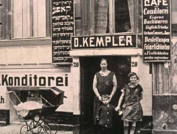 The store of David Kempler with the inscription “Krakow café and pastry store, breakfast, dinner table”