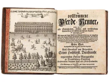 Aufgeschlagenes Buch im Ledereinband mit einer Illustration reitender und flanierender Menschen vor einem herrschaftlichen Gebäude, daneben die Titelei von Der vollkommene Pferde-Kenner