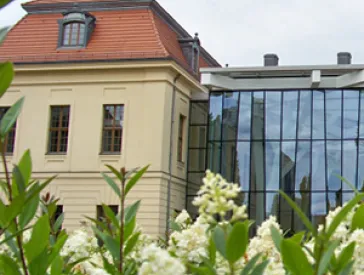 Au&szlig;enfassade des JMb-Altbaus.