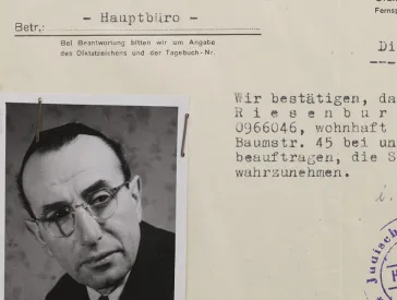 Dienstausweis mit Bild und Stempeln