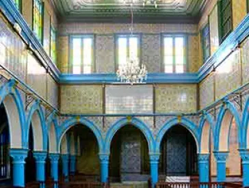 Interior of a richly decorated synagogue.