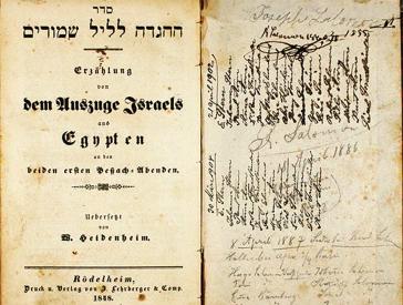 Titelblatt einer Haggada in Hebräisch und Deutsch sowie handschriftliche Eintragungen auf der Klappe