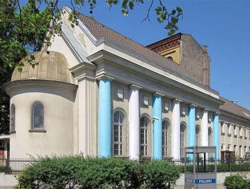 Farbfotografie der Synagoge Fraenkelufer Berlin, Außenansicht.