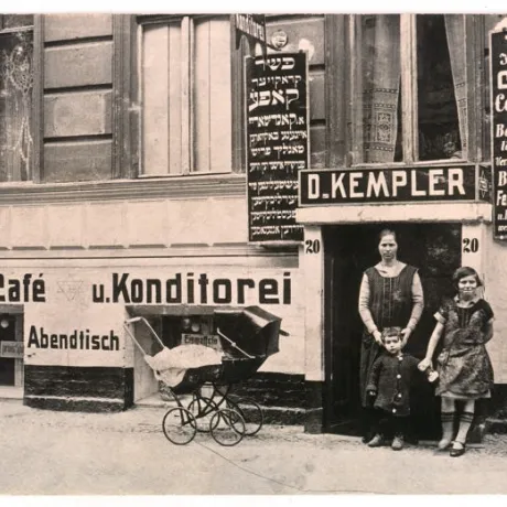Krakauer Caf&eacute; und Konditorei der Familie Kempler in der Grenadierstra&szlig;e